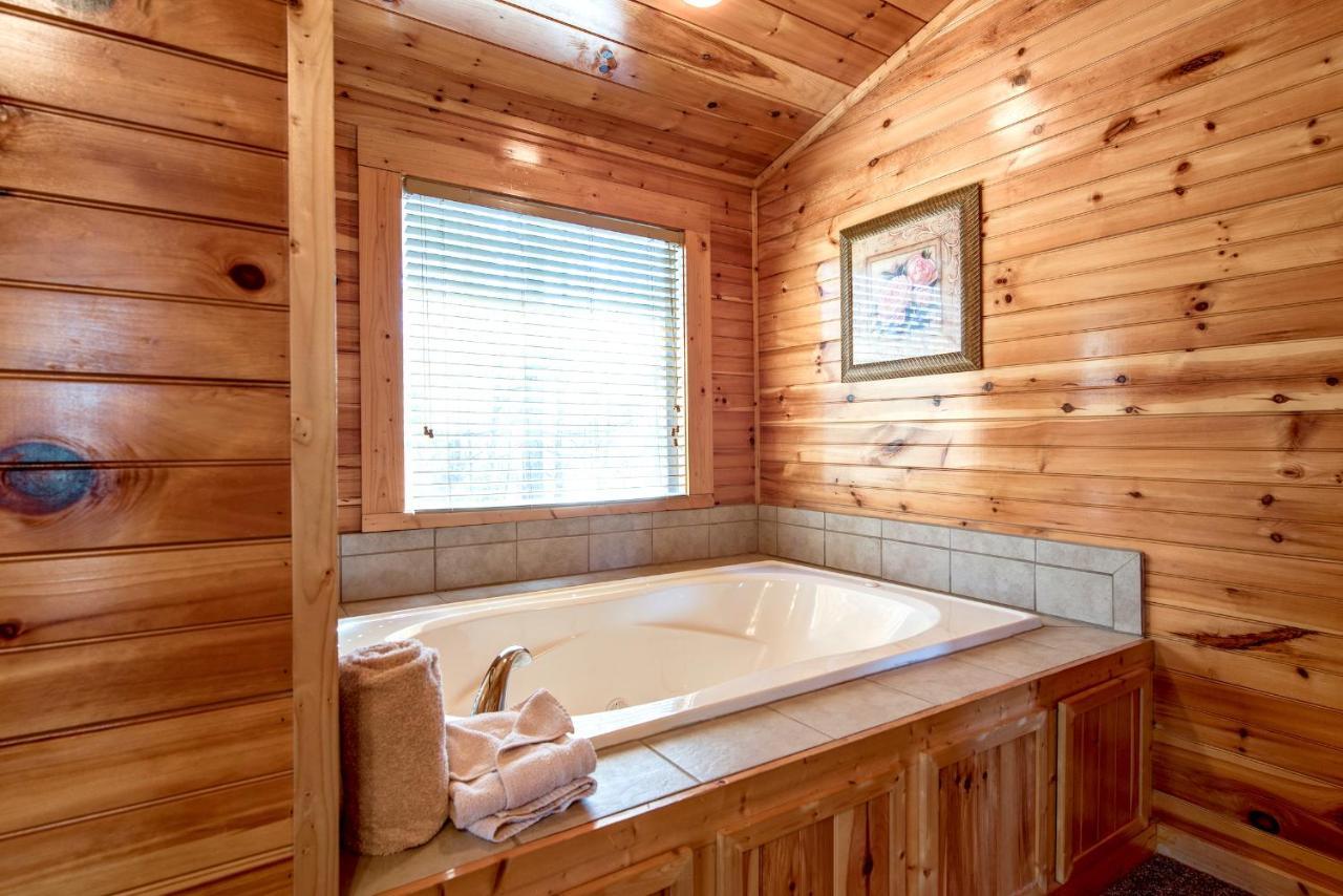 Hemlock Manor, 3 Bedrooms, Sleeps 10, WiFi, Game Room, Hot Tub, Fireplace Gatlinburg Buitenkant foto