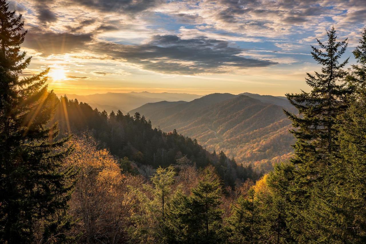 Hemlock Manor, 3 Bedrooms, Sleeps 10, WiFi, Game Room, Hot Tub, Fireplace Gatlinburg Buitenkant foto